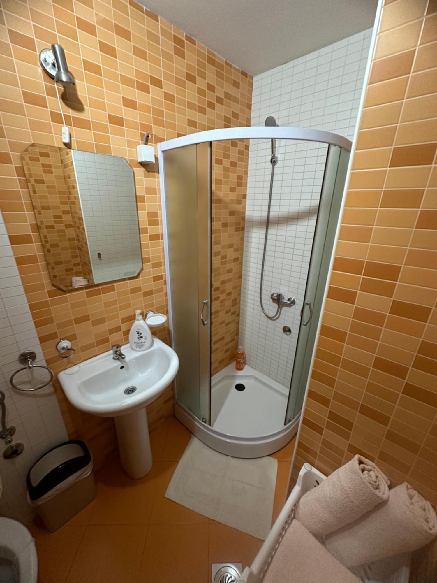 Apartments Bokan Cetinje Bagian luar foto